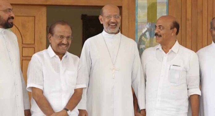താമരശ്ശേരി ബിഷപ്പുമായി കൂടിക്കാഴ്ച നടത്തി കുഞ്ഞാലിക്കുട്ടി താമരശ്ശേരി ബിഷപ്പുമായി കൂടിക്കാഴ്ച നടത്തി കുഞ്ഞാലിക്കുട്ടി