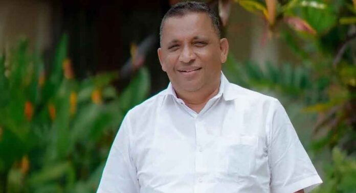 എംഎല്എ ആയാല് ശമ്പളവും മറ്റ് ആനുകൂല്യങ്ങളും മണ്ഡലത്തിലെ പാവപ്പെട്ട രോഗികള്ക്ക് വീതിച്ചു നല്കും : റെജി ചെറിയാന് എംഎല്എ ആയാല് ശമ്പളവും മറ്റ് ആനുകൂല്യങ്ങളും മണ്ഡലത്തിലെ പാവപ്പെട്ട രോഗികള്ക്ക് വീതിച്ചു നല്കും : റെജി ചെറിയാന്