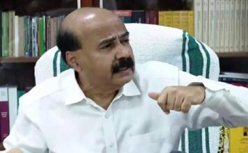 അമ്മ ആരാണെന്ന് തിരിച്ചറിയാത്തവരാണ് വന്ദേമാതരത്തെ എതിർക്കുന്നതെന്ന് കേരള സർവകലാശാല വൈസ് ചാൻസലർ ഡോ.മോഹനൻ കുന്നുമ്മൽ