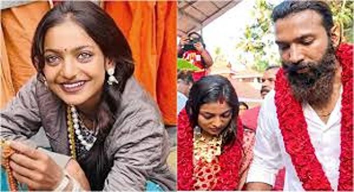 എല്ലാവരുടെയും സ്നേഹത്തിന് നന്ദി പറഞ്ഞ് കുംഭമേള വൈറൽ ഗേൾ മൊണാലിസ ഭോസ്ലേയും ഭർത്താവും എല്ലാവരുടെയും സ്നേഹത്തിന് നന്ദി പറഞ്ഞ് കുംഭമേള വൈറൽ ഗേൾ മൊണാലിസ ഭോസ്ലേയും ഭർത്താവും