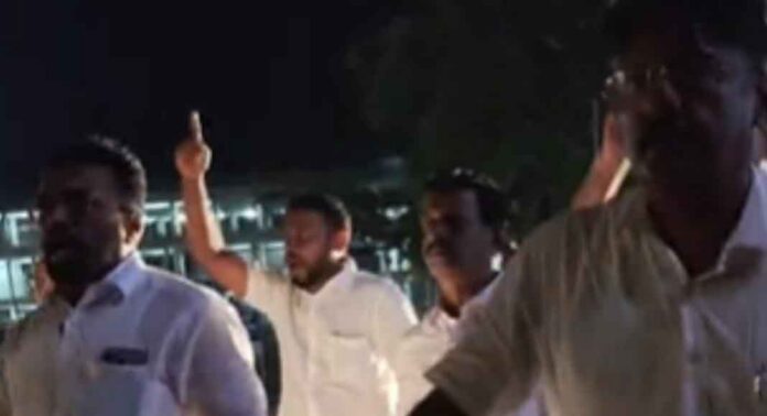 തൊടുപുഴയിൽ യുഡിഎഫ് പ്രചാരണ വാഹനത്തിന് നേരെ ആക്രമണം ; സ്ഥാനാർത്ഥി പ്രതിഷേധിച്ചു തൊടുപുഴയിൽ യുഡിഎഫ് പ്രചാരണ വാഹനത്തിന് നേരെ ആക്രമണം ; സ്ഥാനാർത്ഥി പ്രതിഷേധിച്ചു