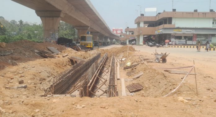പത്തനംതിട്ട പ്രൈവറ്റ് ബസ്സ് സ്റ്റാന്റിന് മുമ്പില് ഓടയുടെ പണി ആരംഭിച്ചു പത്തനംതിട്ട പ്രൈവറ്റ് ബസ്സ് സ്റ്റാന്റിന് മുമ്പില് ഓടയുടെ പണി ആരംഭിച്ചു
