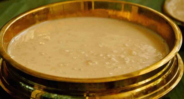 സദ്യക്ക് പായസം ലഭിച്ചില്ല ; ആലപ്പുഴയിൽ വിളമ്പുകാരനെ കല്ലുകൊണ്ടടിച്ചു സദ്യക്ക് പായസം ലഭിച്ചില്ല ; ആലപ്പുഴയിൽ വിളമ്പുകാരനെ കല്ലുകൊണ്ടടിച്ചു