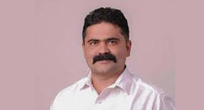 ദളിത് യുവതിയെ പീഡിപ്പിച്ചെന്ന കേസിൽ കോൺഗ്രസ് കൗൺസിലർ പ്രശോഭ് വത്സൻ മുൻകൂർ ജാമ്യത്തിനായി ഹൈക്കോടതിയെ സമീപിച്ചു ദളിത് യുവതിയെ പീഡിപ്പിച്ചെന്ന കേസിൽ കോൺഗ്രസ് കൗൺസിലർ പ്രശോഭ് വത്സൻ മുൻകൂർ ജാമ്യത്തിനായി ഹൈക്കോടതിയെ സമീപിച്ചു