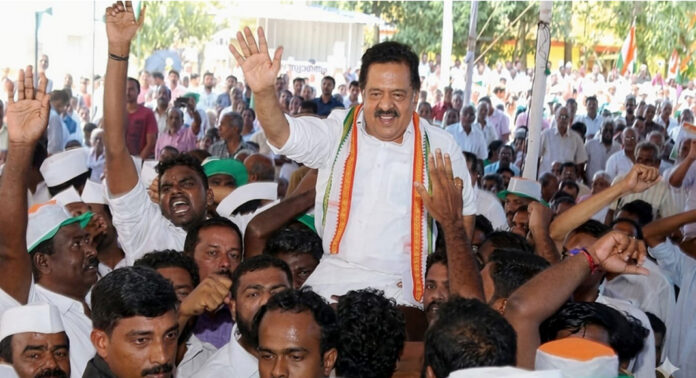 പുത്തരിക്കണ്ടം മൈതാനം മുഴുവൻ ‘ചെന്നിത്തല’ മുദ്രാവാക്യം ; പുതുയുഗ യാത്രയുടെ സമാപനം ആവേശക്കടലായി പുത്തരിക്കണ്ടം മൈതാനം മുഴുവൻ ‘ചെന്നിത്തല’ മുദ്രാവാക്യം ; പുതുയുഗ യാത്രയുടെ സമാപനം ആവേശക്കടലായി