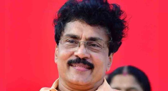 യുഡിഎഫ് പിന്തുണയോടെ മത്സരിക്കുന്ന പി കെ ശശിക്കെതിരെ അതിരൂക്ഷമായ വിമർശനവുമായി മുഖ്യമന്ത്രി യുഡിഎഫ് പിന്തുണയോടെ മത്സരിക്കുന്ന പി കെ ശശിക്കെതിരെ അതിരൂക്ഷമായ വിമർശനവുമായി മുഖ്യമന്ത്രി