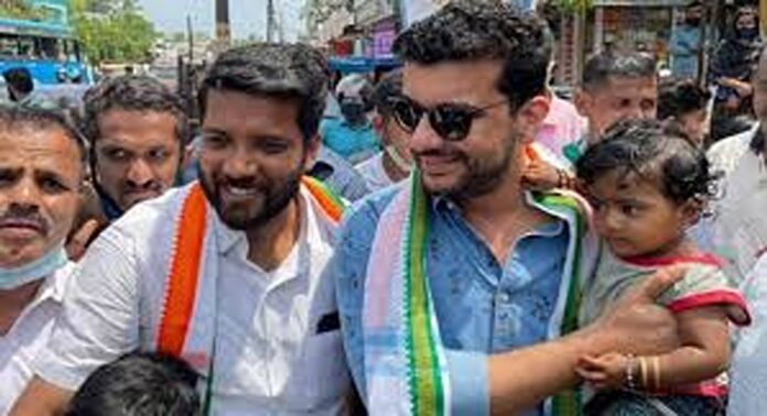 പാലക്കാട്ടുകാർക്ക് ഒരു സർപ്രൈസ് കാത്തിരിക്കുന്നുണ്ടെന്ന് മുൻ പാലക്കാട് എം.എൽ.എ ഷാഫി പറമ്പിൽ പാലക്കാട്ടുകാർക്ക് ഒരു സർപ്രൈസ് കാത്തിരിക്കുന്നുണ്ടെന്ന് മുൻ പാലക്കാട് എം.എൽ.എ ഷാഫി പറമ്പിൽ