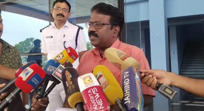 കോന്നി മെഡിക്കല് കോളേജില് ചികിത്സാ സൗകര്യങ്ങള് ഇല്ലെന്ന് ചൂണ്ടിക്കാട്ടിയ ഡോക്ടര്ക്ക് മെമ്മോ കോന്നി മെഡിക്കല് കോളേജില് ചികിത്സാ സൗകര്യങ്ങള് ഇല്ലെന്ന് ചൂണ്ടിക്കാട്ടിയ ഡോക്ടര്ക്ക് മെമ്മോ