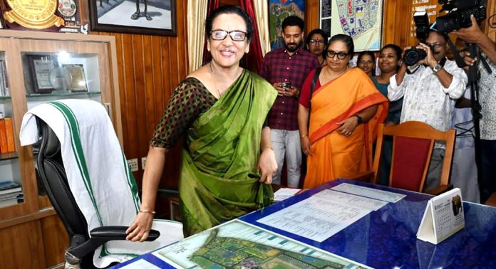 പ്രൊഫ.സിസ തോമസ് – കാലടി ശ്രീശങ്കരാചാര്യ സംസ്കൃത സർവകലാശാലയുടെ പുതിയ വൈസ് ചാന്സലര് പ്രൊഫ.സിസ തോമസ് – കാലടി ശ്രീശങ്കരാചാര്യ സംസ്കൃത സർവകലാശാലയുടെ പുതിയ വൈസ് ചാന്സലര്