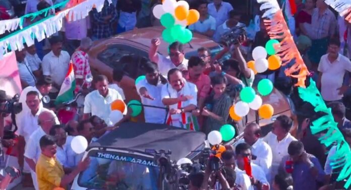 പറവൂരില് പ്രചാരണമാരംഭിച്ച് പ്രതിപക്ഷ നേതാവ് വി ഡി സതീശന് പറവൂരില് പ്രചാരണമാരംഭിച്ച് പ്രതിപക്ഷ നേതാവ് വി ഡി സതീശന്