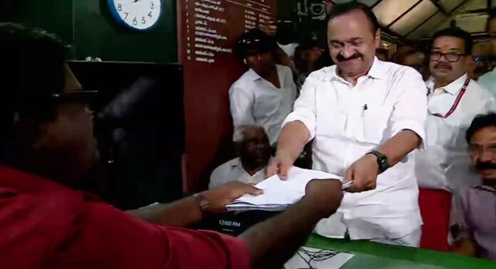 നാമനിര്ദേശ പത്രിക സമര്പ്പിച്ച് വി.ഡി സതീശൻ നാമനിര്ദേശ പത്രിക സമര്പ്പിച്ച് വി.ഡി സതീശൻ