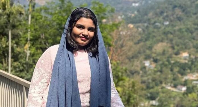 എറണാകുളം കരിമുകൾ സ്വദേശിനിയായ പെൺകുട്ടിയെ കാണാതായതായി പരാതി എറണാകുളം കരിമുകൾ സ്വദേശിനിയായ പെൺകുട്ടിയെ കാണാതായതായി പരാതി