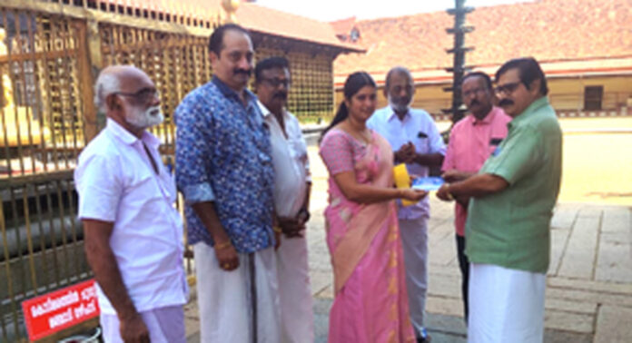 ആറന്മുള പാര്ത്ഥസാരഥി ക്ഷേത്രത്തില് 2026 ലെ സപ്താഹ യജ്ഞത്തിന്റെയും പുഷ്പാഭിഷേകത്തിന്റെയും കൂപ്പണ് വിതരണം നടന്നു ആറന്മുള പാര്ത്ഥസാരഥി ക്ഷേത്രത്തില് 2026 ലെ സപ്താഹ യജ്ഞത്തിന്റെയും പുഷ്പാഭിഷേകത്തിന്റെയും കൂപ്പണ് വിതരണം നടന്നു