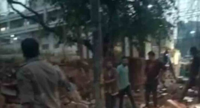 ആശുപത്രി ചുറ്റുമതിൽ ഇടിഞ്ഞുവീണുണ്ടായ അപകടം; ഉന്നതതല അന്വേഷണം ഇന്ന് ആരംഭിക്കും ആശുപത്രി ചുറ്റുമതിൽ ഇടിഞ്ഞുവീണുണ്ടായ അപകടം; ഉന്നതതല അന്വേഷണം ഇന്ന് ആരംഭിക്കും