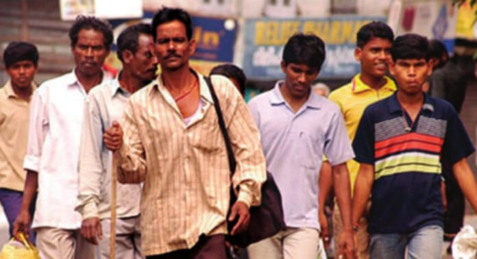 വോട്ട് ചെയ്യാന് ബംഗാളികളും തമിഴ്നാട്കാരും നാട്ടിലേക്ക് : ജില്ലയിലെ ഹോട്ടലുകളും നിര്മ്മാണ മേഖലയും സ്തംഭിച്ചു വോട്ട് ചെയ്യാന് ബംഗാളികളും തമിഴ്നാട്കാരും നാട്ടിലേക്ക് : ജില്ലയിലെ ഹോട്ടലുകളും നിര്മ്മാണ മേഖലയും സ്തംഭിച്ചു
