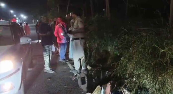 സ്കൂട്ടറിൽ പോയ ദമ്പതികളെ ഇടിച്ചിട്ട് കാട്ടുപോത്ത് ; പരിക്കേറ്റ രണ്ട് പേരെ ആശുപത്രിയിൽ പ്രവേശിപ്പിച്ചു സ്കൂട്ടറിൽ പോയ ദമ്പതികളെ ഇടിച്ചിട്ട് കാട്ടുപോത്ത് ; പരിക്കേറ്റ രണ്ട് പേരെ ആശുപത്രിയിൽ പ്രവേശിപ്പിച്ചു