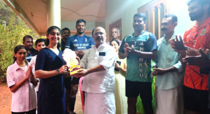 ജവഹർ നവോദയ വിദ്യാലയത്തിൽ നിന്നും സി.ബി.എസ്.ഇ പത്താം ക്ലാസ് പരീക്ഷയിൽ ഉന്നത വിജയം നേടിയ വിദ്യാര്ഥിനിയെ ആദരിച്ചു ജവഹർ നവോദയ വിദ്യാലയത്തിൽ നിന്നും സി.ബി.എസ്.ഇ പത്താം ക്ലാസ് പരീക്ഷയിൽ ഉന്നത വിജയം നേടിയ വിദ്യാര്ഥിനിയെ ആദരിച്ചു