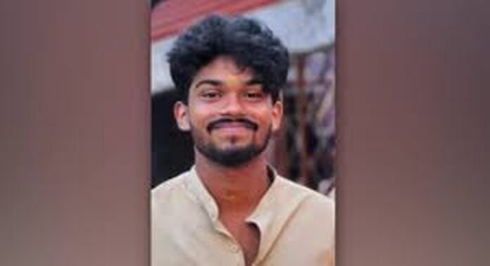 നഴ്സിങ്ങ് വിദ്യാർത്ഥി ആദിത്യൻ മരിച്ച സംഭവത്തിൽ കോളേജിനെതിരെ ആദിത്യന്റെ അച്ഛൻ പ്രദീപ് നഴ്സിങ്ങ് വിദ്യാർത്ഥി ആദിത്യൻ മരിച്ച സംഭവത്തിൽ കോളേജിനെതിരെ ആദിത്യന്റെ അച്ഛൻ പ്രദീപ്