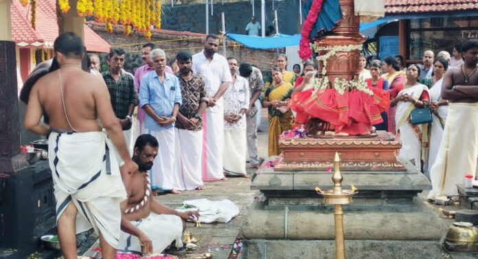 പെരുനാട് കക്കാട്ട് കോയിക്കൽ ശ്രീ ധർമ്മശാസ്താ ക്ഷേത്രത്തിൽ തിരുവുത്സവത്തിന് കൊടിയേറി പെരുനാട് കക്കാട്ട് കോയിക്കൽ ശ്രീ ധർമ്മശാസ്താ ക്ഷേത്രത്തിൽ തിരുവുത്സവത്തിന് കൊടിയേറി