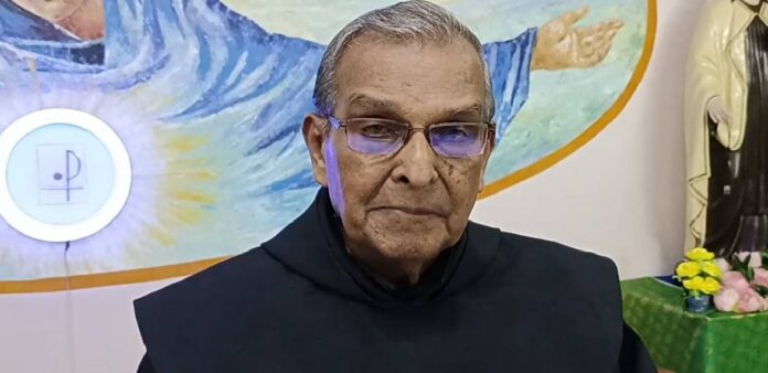 ‘പൈതലാം യേശുവേ’ ഗാനത്തിന്റെ ശില്പി ഫാദർ ജസ്റ്റിൻ പനയ്ക്കൽ അന്തരിച്ചു ‘പൈതലാം യേശുവേ’ ഗാനത്തിന്റെ ശില്പി ഫാദർ ജസ്റ്റിൻ പനയ്ക്കൽ അന്തരിച്ചു
