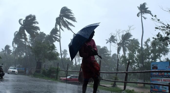ഇന്ന് അഞ്ച് ജില്ലകളിൽ യെല്ലോ അലർട്ട് ; ഒറ്റപ്പെട്ട ശക്തമായ മഴയ്ക്ക് സാധ്യത ഇന്ന് അഞ്ച് ജില്ലകളിൽ യെല്ലോ അലർട്ട് ; ഒറ്റപ്പെട്ട ശക്തമായ മഴയ്ക്ക് സാധ്യത