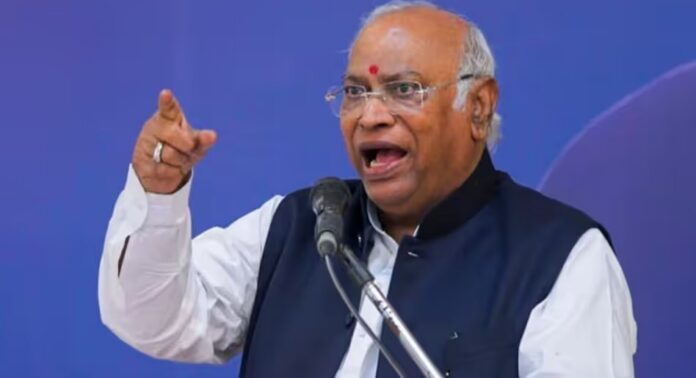 എഫ്സിആർഎ ഭേദഗതി ന്യൂനപക്ഷങ്ങൾക്കുമേലുള്ള ആക്രമണമാണെന്ന് മല്ലികാർജുൻ ഖാർഗെ എഫ്സിആർഎ ഭേദഗതി ന്യൂനപക്ഷങ്ങൾക്കുമേലുള്ള ആക്രമണമാണെന്ന് മല്ലികാർജുൻ ഖാർഗെ