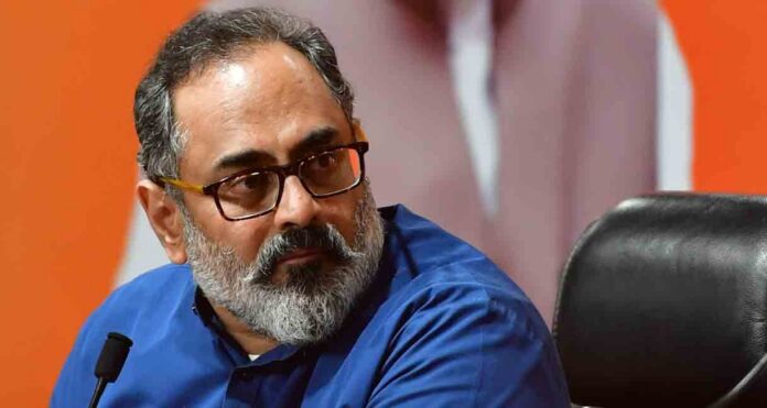 നേമത്ത് ബിജെപി പണവും മദ്യവും ഒഴുക്കുന്നു എന്ന ആരോപണത്തിൽ പ്രതികരിച്ച് രാജീവ് ചന്ദ്രശേഖർ നേമത്ത് ബിജെപി പണവും മദ്യവും ഒഴുക്കുന്നു എന്ന ആരോപണത്തിൽ പ്രതികരിച്ച് രാജീവ് ചന്ദ്രശേഖർ