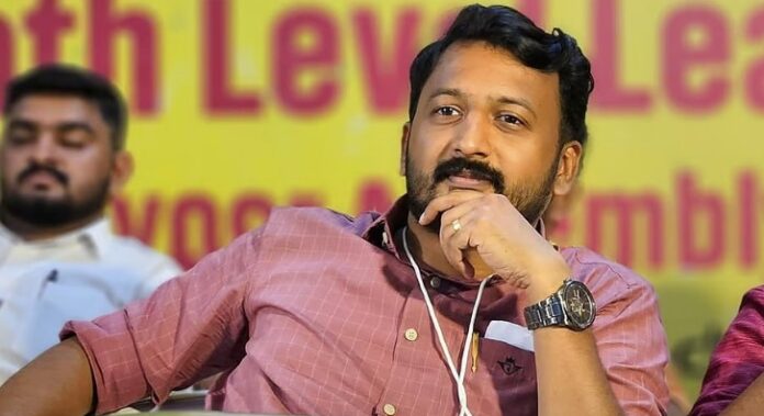 സ്വർണ്ണം കട്ടവൻ ആരപ്പാ… വീഡിയോ ഇൻസ്റ്റഗ്രാമിൽ നിന്ന് നീക്കം ചെയ്തു ; സർക്കാരും സൈബർ സെല്ലുമാണ് ഇതിന് പിന്നിലെന്ന് രാഹുൽ മാങ്കൂട്ടത്തിൽ സ്വർണ്ണം കട്ടവൻ ആരപ്പാ… വീഡിയോ ഇൻസ്റ്റഗ്രാമിൽ നിന്ന് നീക്കം ചെയ്തു ; സർക്കാരും സൈബർ സെല്ലുമാണ് ഇതിന് പിന്നിലെന്ന് രാഹുൽ മാങ്കൂട്ടത്തിൽ