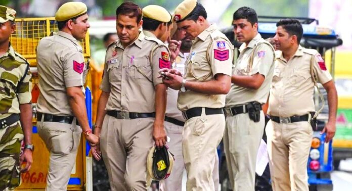പാക് ചാരശൃംഖല തകർത്തതായി ഡൽഹി പോലീസ് ; 11 പേർ അറസ്റ്റിൽ പാക് ചാരശൃംഖല തകർത്തതായി ഡൽഹി പോലീസ് ; 11 പേർ അറസ്റ്റിൽ
