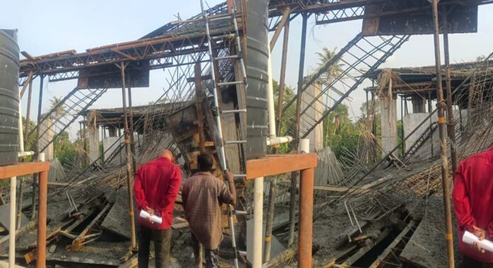 ഐഎച്ച്ആർഡി കോളജിൽ നിർമാണത്തിലിരുന്ന കെട്ടിടത്തിന്റെ മേൽക്കൂര തകർന്നു വീണ് തൊഴിലാളിക്ക് പരിക്ക് ഐഎച്ച്ആർഡി കോളജിൽ നിർമാണത്തിലിരുന്ന കെട്ടിടത്തിന്റെ മേൽക്കൂര തകർന്നു വീണ് തൊഴിലാളിക്ക് പരിക്ക്