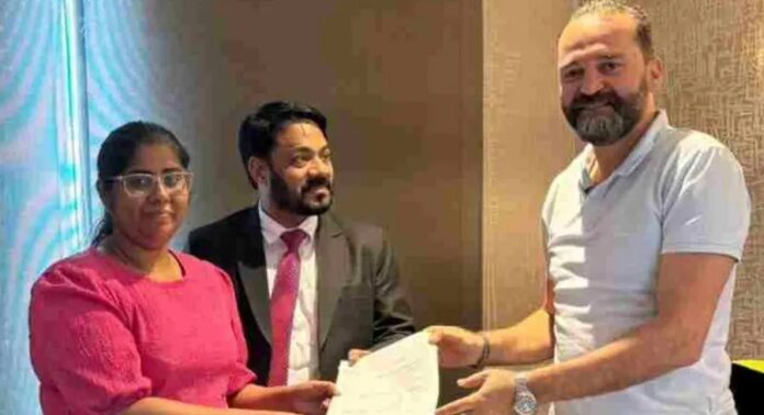 കുവൈറ്റിൽ കുടുങ്ങിയ മലയാളി യുവതിക്ക് ആശ്വാസം ; ശ്വേത മധു നാളെ കേരളത്തിലേക്ക് മടങ്ങിയെത്തും കുവൈറ്റിൽ കുടുങ്ങിയ മലയാളി യുവതിക്ക് ആശ്വാസം ; ശ്വേത മധു നാളെ കേരളത്തിലേക്ക് മടങ്ങിയെത്തും