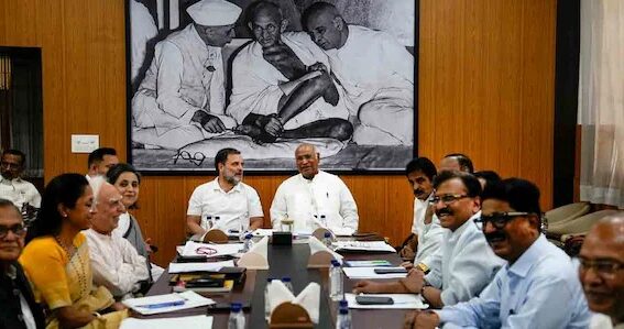 വനിതാ സംവരണത്തിന് പിന്തുണ ; മണ്ഡല പുനർനിർണ്ണയ ബില്ലിനെ ഒറ്റക്കെട്ടായി എതിർക്കാൻ ഇന്ത്യ സഖ്യം വനിതാ സംവരണത്തിന് പിന്തുണ ; മണ്ഡല പുനർനിർണ്ണയ ബില്ലിനെ ഒറ്റക്കെട്ടായി എതിർക്കാൻ ഇന്ത്യ സഖ്യം