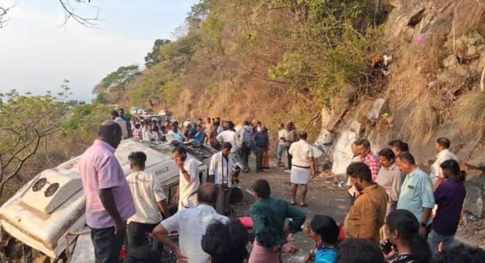 വാൽപ്പാറ അപകട സ്ഥലം പാലക്കാട് നിന്നുള്ള വിദഗ്ധ സംഘം സന്ദർശിച്ചു വാൽപ്പാറ അപകട സ്ഥലം പാലക്കാട് നിന്നുള്ള വിദഗ്ധ സംഘം സന്ദർശിച്ചു