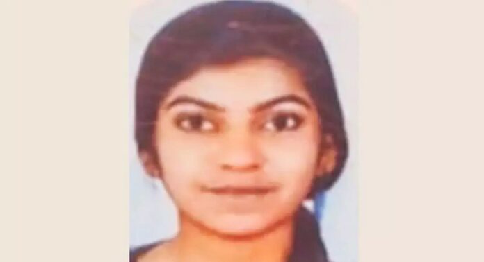 കാലടിയിൽ കോളജ് വിദ്യാർഥിനി പുഴയിൽ മരിച്ച നിലയിൽ കാലടിയിൽ കോളജ് വിദ്യാർഥിനി പുഴയിൽ മരിച്ച നിലയിൽ
