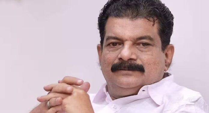 പി വി അൻവർ മമതയ്ക്ക് നൽകിയ കത്തിൽ എൽഡിഎഫ്, യുഡിഎഫ് നേതാക്കളുടെ പേരുകൾ പി വി അൻവർ മമതയ്ക്ക് നൽകിയ കത്തിൽ എൽഡിഎഫ്, യുഡിഎഫ് നേതാക്കളുടെ പേരുകൾ