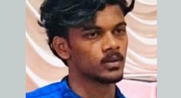 ആലപ്പുഴയിൽ ബൈക്ക് പിക്കപ്പ് വാനിടിച്ച് ഉണ്ടായ അപകടത്തിൽ യുവാവ് മരിച്ചു ആലപ്പുഴയിൽ ബൈക്ക് പിക്കപ്പ് വാനിടിച്ച് ഉണ്ടായ അപകടത്തിൽ യുവാവ് മരിച്ചു