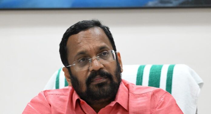 തൃശൂർ വെടിക്കെട്ട് പുരയിലുണ്ടായ ഉഗ്രസ്ഫോടനം അത്യന്തം ദുഃഖകരമെന്ന് റവന്യൂ മന്ത്രി കെ രാജൻ തൃശൂർ വെടിക്കെട്ട് പുരയിലുണ്ടായ ഉഗ്രസ്ഫോടനം അത്യന്തം ദുഃഖകരമെന്ന് റവന്യൂ മന്ത്രി കെ രാജൻ