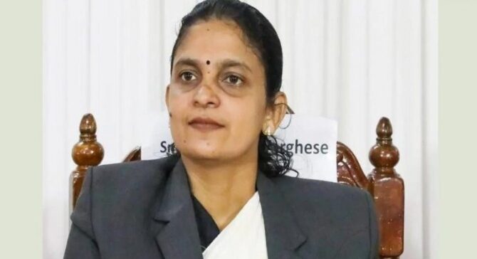 ഹണി എം. വർഗീസിന് സ്ഥാനക്കയറ്റം നൽകരുത് ; നിവേദനം നൽകി അതിജീവിത ഹണി എം. വർഗീസിന് സ്ഥാനക്കയറ്റം നൽകരുത് ; നിവേദനം നൽകി അതിജീവിത