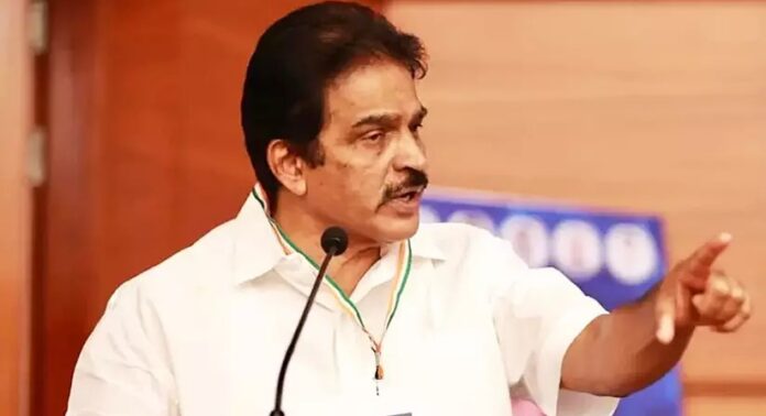 പാമ്പുകടിയേറ്റ് രണ്ട് പേർ മരിച്ച സംഭവം : ആശുപത്രികളുടെ ഭാഗത്ത് വീഴ്ചയുണ്ടോയെന്ന് പരിശോധിക്കണമെന്ന് കെ സി വേണുഗോപാൽ പാമ്പുകടിയേറ്റ് രണ്ട് പേർ മരിച്ച സംഭവം : ആശുപത്രികളുടെ ഭാഗത്ത് വീഴ്ചയുണ്ടോയെന്ന് പരിശോധിക്കണമെന്ന് കെ സി വേണുഗോപാൽ