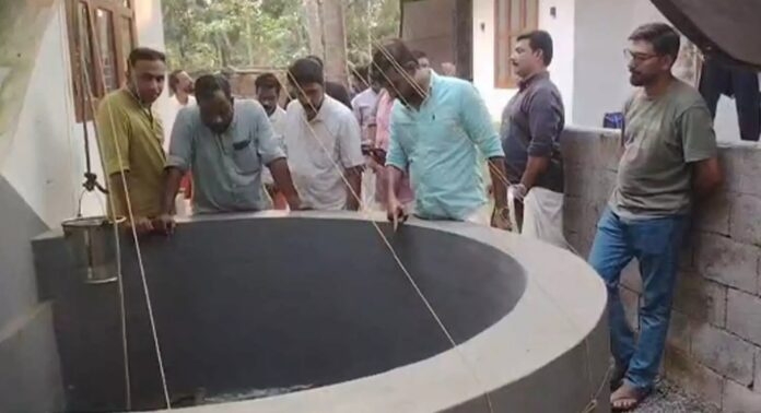 കോഴിക്കോട് തൂണേരിയില് ആര്എംപി പ്രവര്ത്തകന്റെ കിണറ്റില് മനുഷ്യ വിസര്ജ്യം തള്ളി കോഴിക്കോട് തൂണേരിയില് ആര്എംപി പ്രവര്ത്തകന്റെ കിണറ്റില് മനുഷ്യ വിസര്ജ്യം തള്ളി