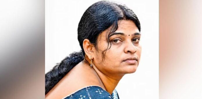 വിവാഹേതര ബന്ധം അറിഞ്ഞ ഭര്ത്താവിനെ കൊല്ലാൻ ക്വട്ടേഷന് നല്കിയ യുവതി പിടിയില് വിവാഹേതര ബന്ധം അറിഞ്ഞ ഭര്ത്താവിനെ കൊല്ലാൻ ക്വട്ടേഷന് നല്കിയ യുവതി പിടിയില്