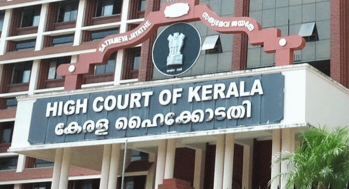 കോഴിക്കോട് സ്ട്രോങ്ങ് റൂം വിവാദം ; പരാതി പരിഗണിക്കാൻ തെരഞ്ഞെടുപ്പ് കമ്മിഷന് നിർദ്ദേശം നൽകി ഹൈക്കോടതി കോഴിക്കോട് സ്ട്രോങ്ങ് റൂം വിവാദം ; പരാതി പരിഗണിക്കാൻ തെരഞ്ഞെടുപ്പ് കമ്മിഷന് നിർദ്ദേശം നൽകി ഹൈക്കോടതി