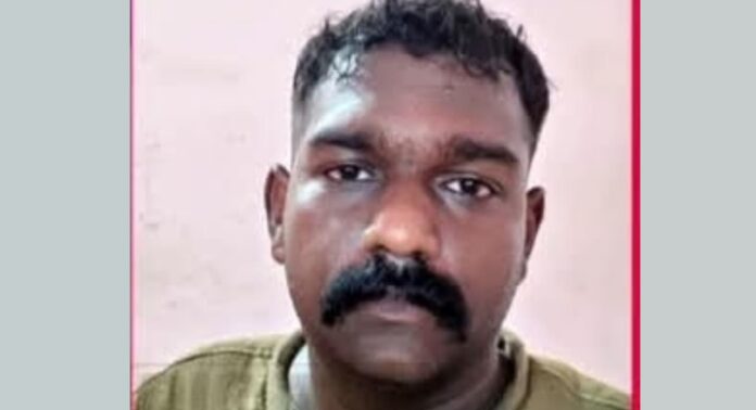 കൊല്ലത്ത് നഗ്നചിത്രം പ്രചരിപ്പിക്കുമെന്ന് പെൺകുട്ടിയെ ഭീഷണിപ്പെടുത്തിയ പോലീസുകാരൻ അറസ്റ്റിൽ കൊല്ലത്ത് നഗ്നചിത്രം പ്രചരിപ്പിക്കുമെന്ന് പെൺകുട്ടിയെ ഭീഷണിപ്പെടുത്തിയ പോലീസുകാരൻ അറസ്റ്റിൽ