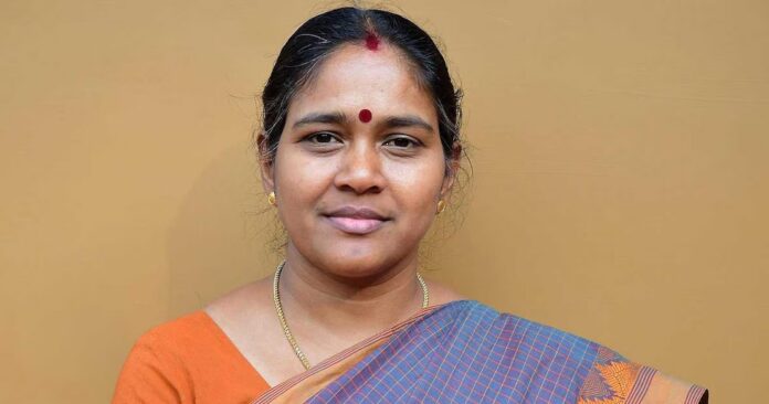 സൈബർ ആക്രമണങ്ങൾക്കെതിരെ തെരഞ്ഞെടുപ്പ് കമ്മീഷന് പരാതി നൽകി ശോഭാ സുരേന്ദ്രൻ സൈബർ ആക്രമണങ്ങൾക്കെതിരെ തെരഞ്ഞെടുപ്പ് കമ്മീഷന് പരാതി നൽകി ശോഭാ സുരേന്ദ്രൻ