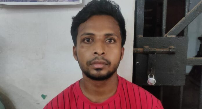 തിരുവനന്തപുരത്ത് വീട്ടിൽ അതിക്രമിച്ചുകയറി കുടുംബത്തെ ആക്രമിച്ച കേസിൽ ഒരാൾ കൂടി അറസ്റ്റിൽ തിരുവനന്തപുരത്ത് വീട്ടിൽ അതിക്രമിച്ചുകയറി കുടുംബത്തെ ആക്രമിച്ച കേസിൽ ഒരാൾ കൂടി അറസ്റ്റിൽ
