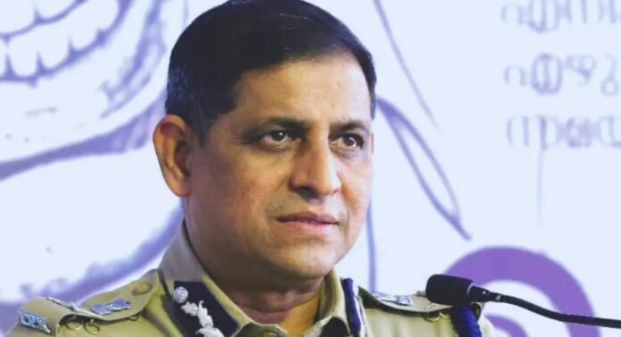 വട്ടിയൂർക്കാവ് പ്രതിഷേധത്തിൽ ആർ ശ്രീലേഖക്കെതിരെ വിമർശനവുമായി സംസ്ഥാന പോലീസ് മേധാവി വട്ടിയൂർക്കാവ് പ്രതിഷേധത്തിൽ ആർ ശ്രീലേഖക്കെതിരെ വിമർശനവുമായി സംസ്ഥാന പോലീസ് മേധാവി