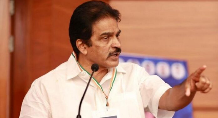 പയ്യന്നൂരും തളിപ്പറമ്പിലും സിപിഐഎം വ്യാജ തിരിച്ചറിയൽ കാർഡ് നിർമിക്കുന്നുവെന്ന് കെ സി വേണുഗോപാൽ പയ്യന്നൂരും തളിപ്പറമ്പിലും സിപിഐഎം വ്യാജ തിരിച്ചറിയൽ കാർഡ് നിർമിക്കുന്നുവെന്ന് കെ സി വേണുഗോപാൽ