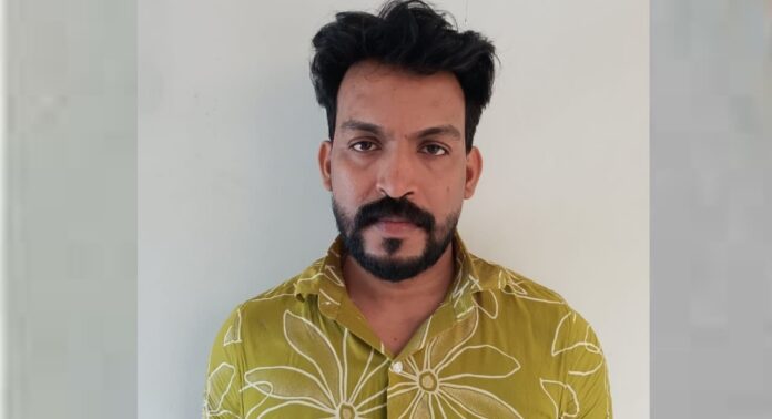 അതിജീവതയുടെ പേര് വിവരങ്ങൾ സമൂഹമാധ്യമത്തിലൂടെ വെളിപ്പെടുത്തിയ യുവാവ് അറസ്റ്റിൽ അതിജീവതയുടെ പേര് വിവരങ്ങൾ സമൂഹമാധ്യമത്തിലൂടെ വെളിപ്പെടുത്തിയ യുവാവ് അറസ്റ്റിൽ