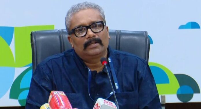 ബി അശോക് ഐഎഎസിനെതിരെ തെരഞ്ഞെടുപ്പ് കമ്മീഷന് പരാതി ബി അശോക് ഐഎഎസിനെതിരെ തെരഞ്ഞെടുപ്പ് കമ്മീഷന് പരാതി