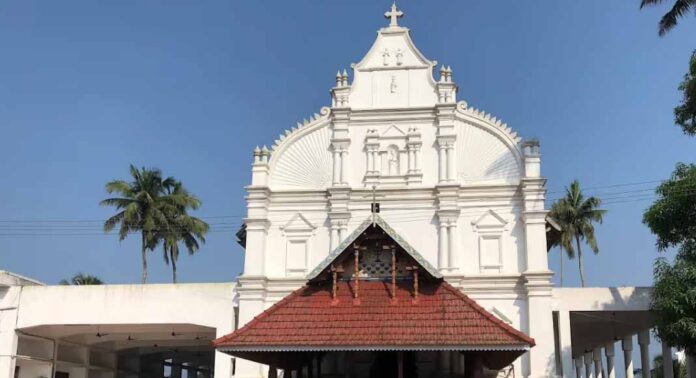പെരുന്നാളിൽ വെടിക്കെട്ട് ഉപേക്ഷിച്ച് കടമറ്റം പള്ളി ; പകരം സ്നേഹഭവനം നിര്മിച്ച് നൽകും പെരുന്നാളിൽ വെടിക്കെട്ട് ഉപേക്ഷിച്ച് കടമറ്റം പള്ളി ; പകരം സ്നേഹഭവനം നിര്മിച്ച് നൽകും